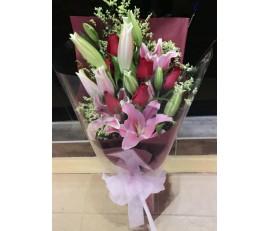 F43 TIGER LILIES WITH 6 RED ROSES BOUQUET